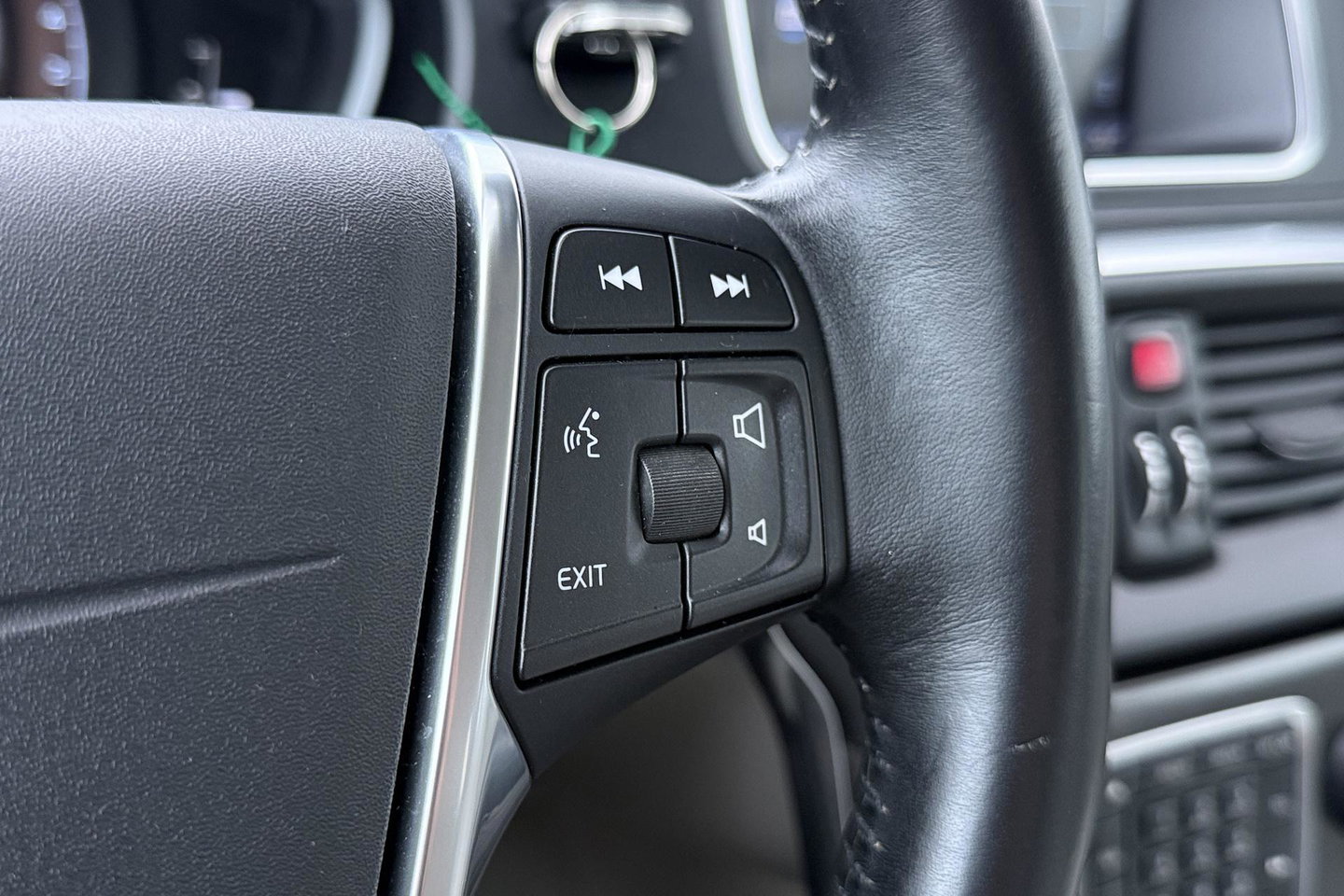 Volvo V40 1.6 T3 Momentum | Camera | Cruise Control | PDC V+A | 17 Inch