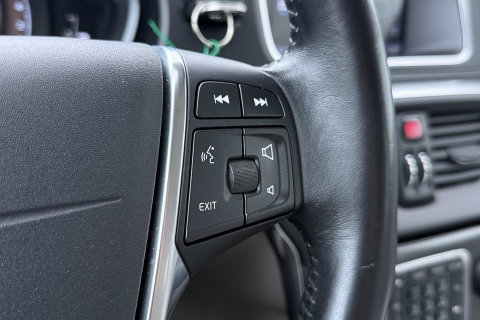 Volvo V40 1.6 T3 Momentum | Camera | Cruise Control | PDC V+A | 17 Inch