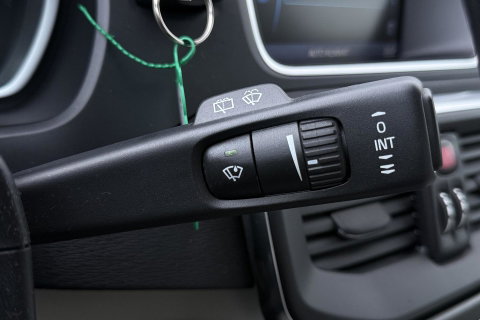 Volvo V40 1.6 T3 Momentum | Camera | Cruise Control | PDC V+A | 17 Inch