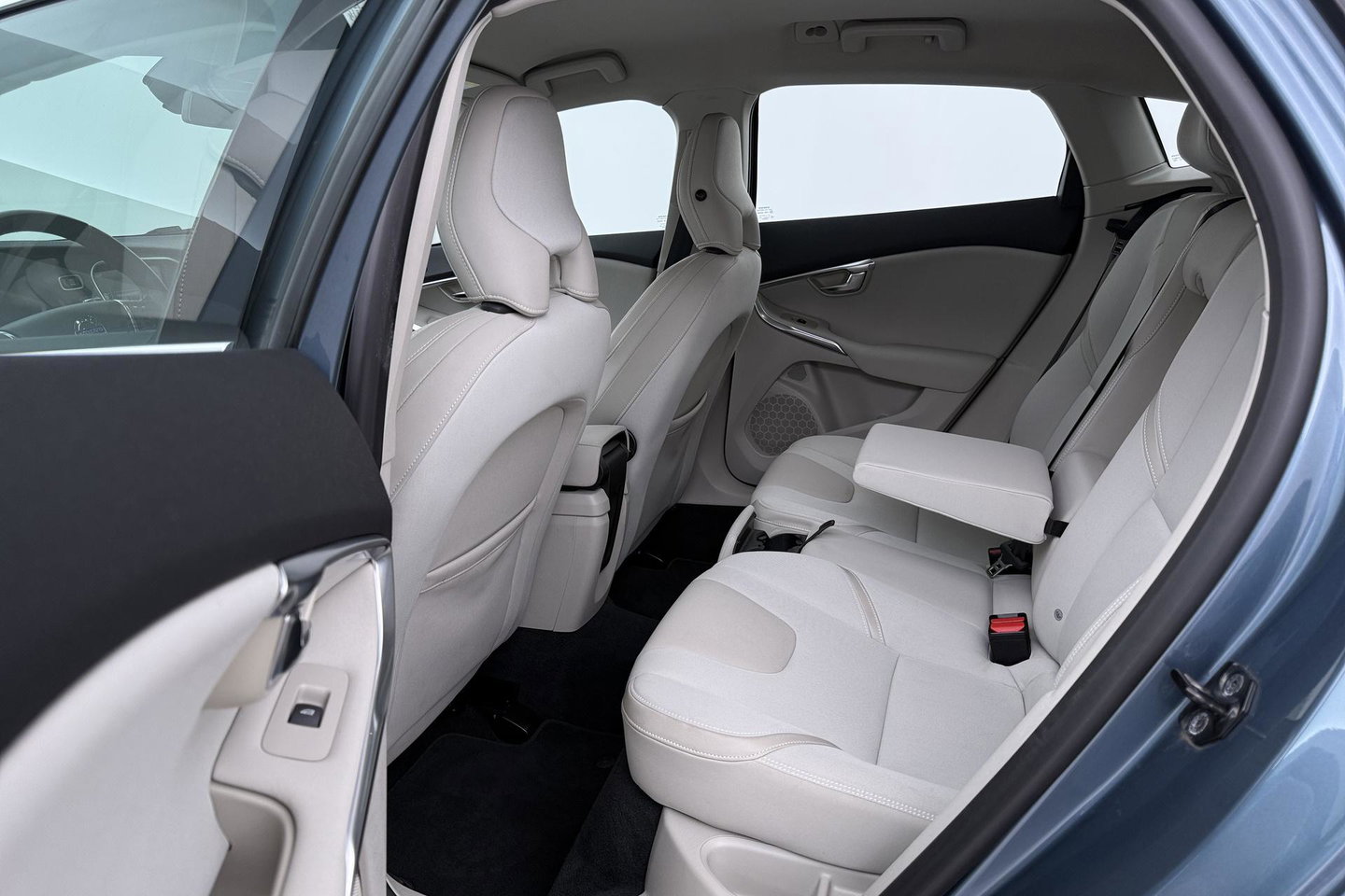 Volvo V40 1.6 T3 Momentum | Camera | Cruise Control | PDC V+A | 17 Inch