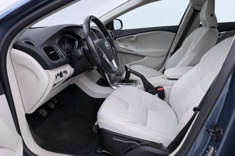 Volvo V40 1.6 T3 Momentum | Camera | Cruise Control | PDC V+A | 17 Inch