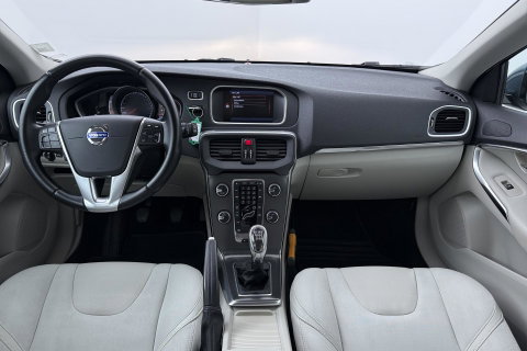 Volvo V40 1.6 T3 Momentum | Camera | Cruise Control | PDC V+A | 17 Inch