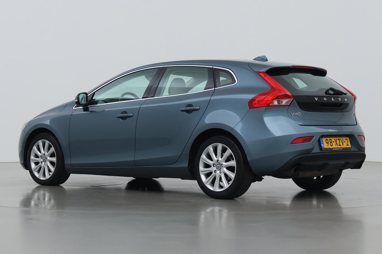 Volvo V40 1.6 T3 Momentum | Camera | Cruise Control | PDC V+A | 17 Inch