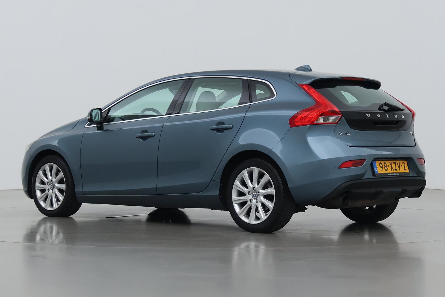 Volvo V40 1.6 T3 Momentum | Camera | Cruise Control | PDC V+A | 17 Inch