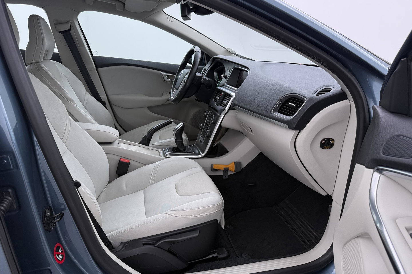 Volvo V40 1.6 T3 Momentum | Camera | Cruise Control | PDC V+A | 17 Inch