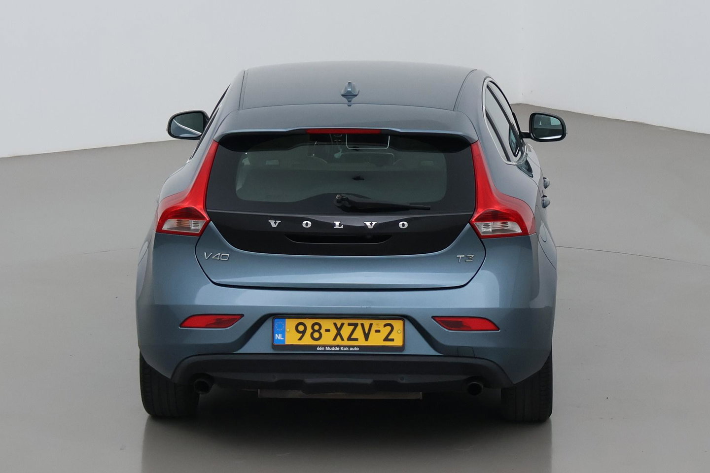 Volvo V40 1.6 T3 Momentum | Camera | Cruise Control | PDC V+A | 17 Inch