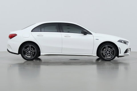 Mercedes-Benz A-Klasse 250 e Business Solution AMG Limited | Stoelverwarming | Camera | Getint Glas | 18 Inch