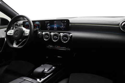 Mercedes-Benz A-Klasse 250 e Business Solution AMG Limited | Stoelverwarming | Camera | Getint Glas | 18 Inch