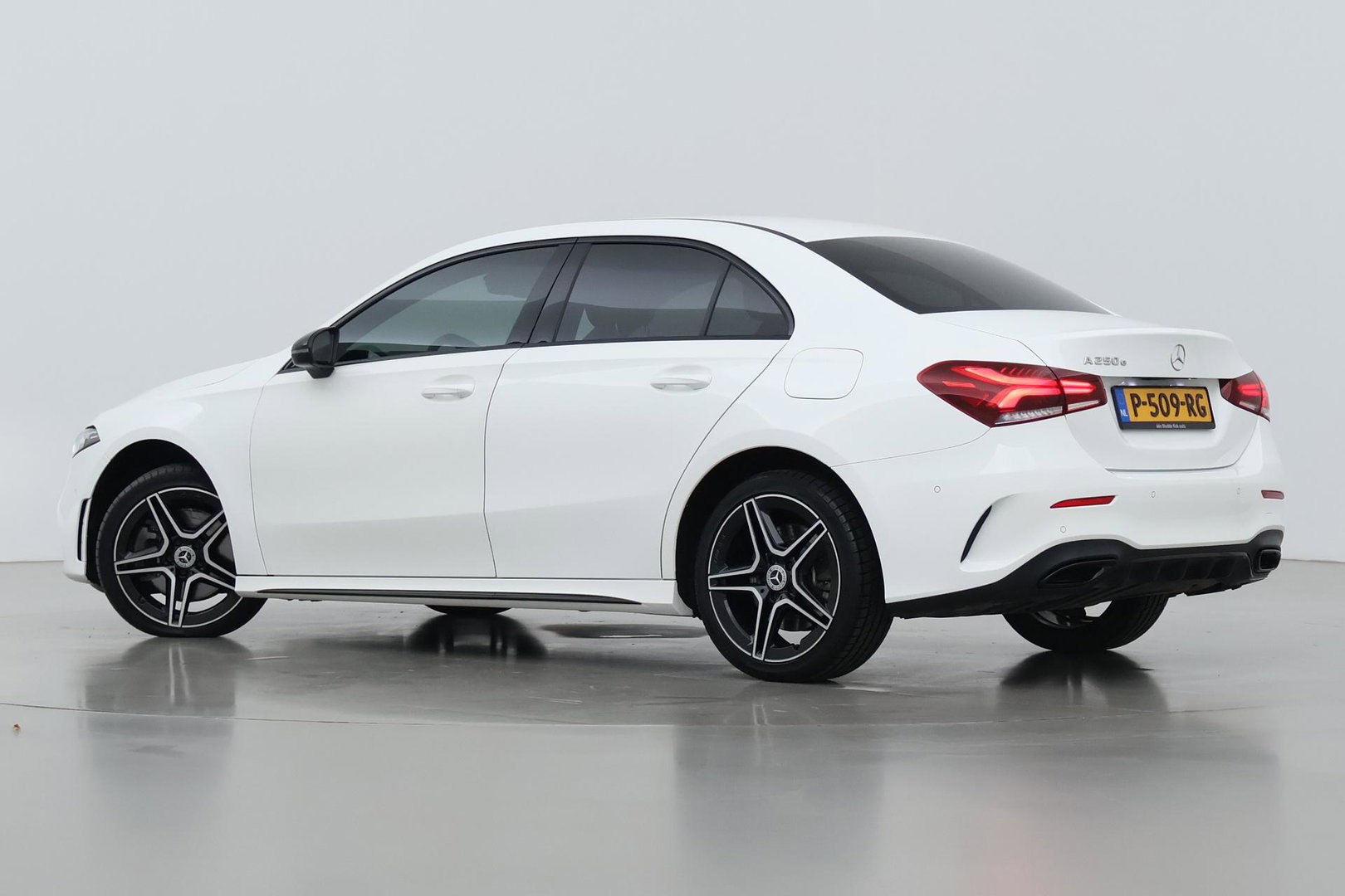 Mercedes-Benz A-Klasse 250 e Business Solution AMG Limited | Stoelverwarming | Camera | Getint Glas | 18 Inch