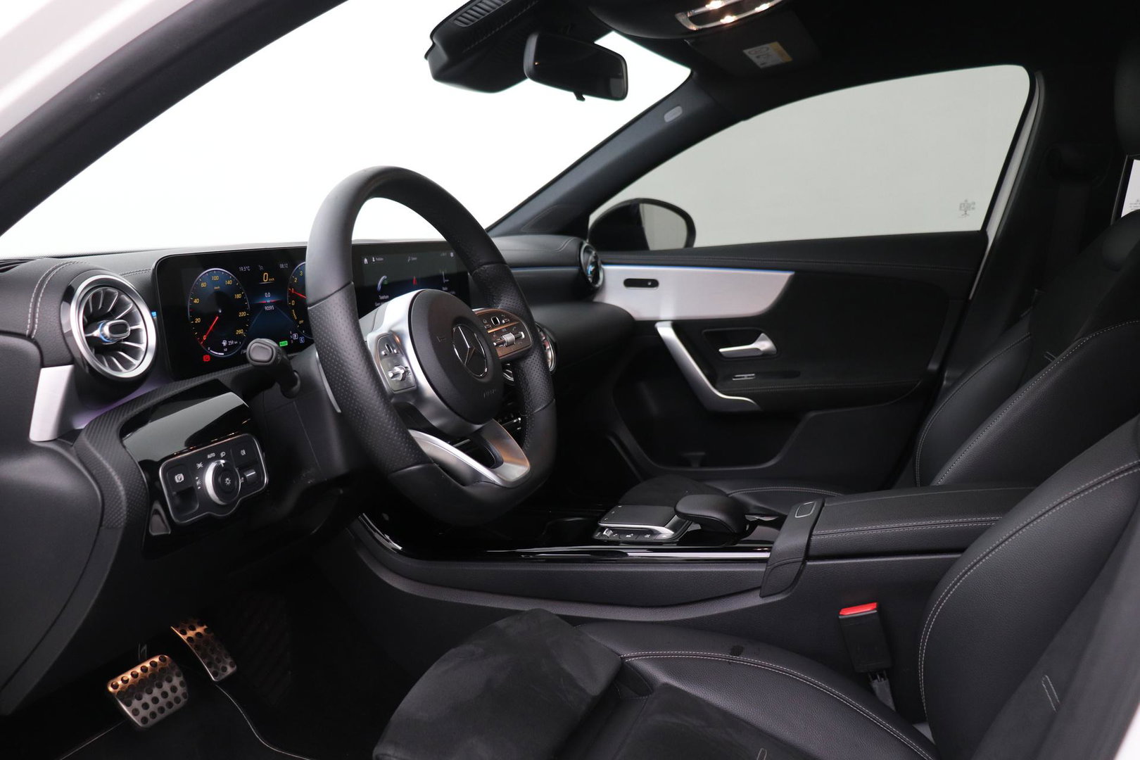 Mercedes-Benz A-Klasse 250 e Business Solution AMG Limited | Stoelverwarming | Camera | Getint Glas | 18 Inch