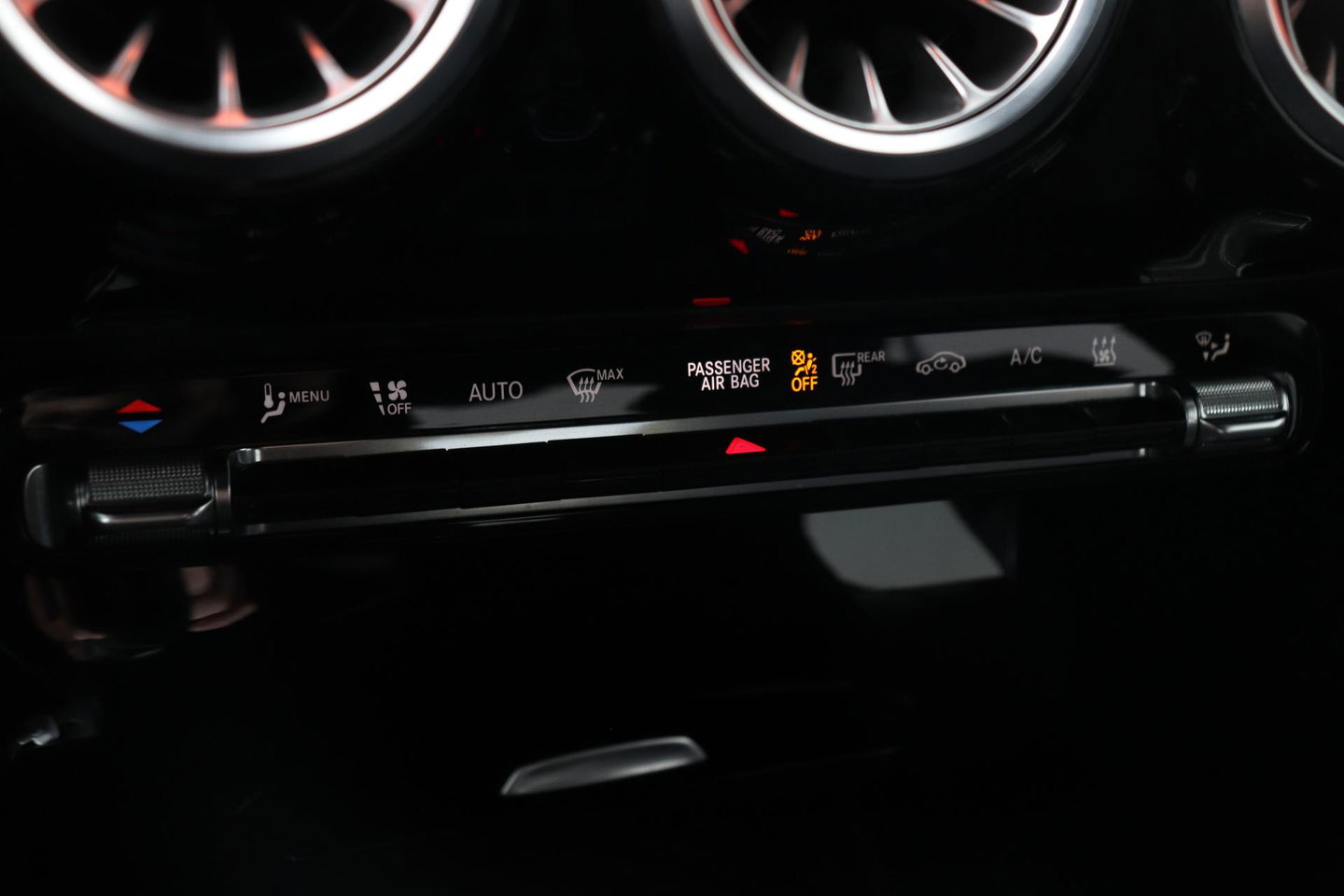 Mercedes-Benz A-Klasse 250 e Business Solution AMG Limited | Stoelverwarming | Camera | Getint Glas | 18 Inch