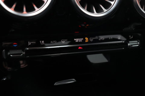 Mercedes-Benz A-Klasse 250 e Business Solution AMG Limited | Stoelverwarming | Camera | Getint Glas | 18 Inch