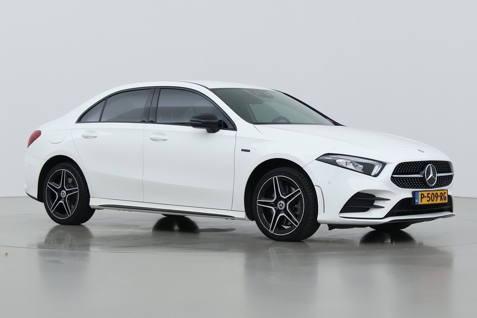 Mercedes-Benz A-Klasse 250 e Business Solution AMG Limited | Stoelverwarming | Camera | Getint Glas | 18 Inch