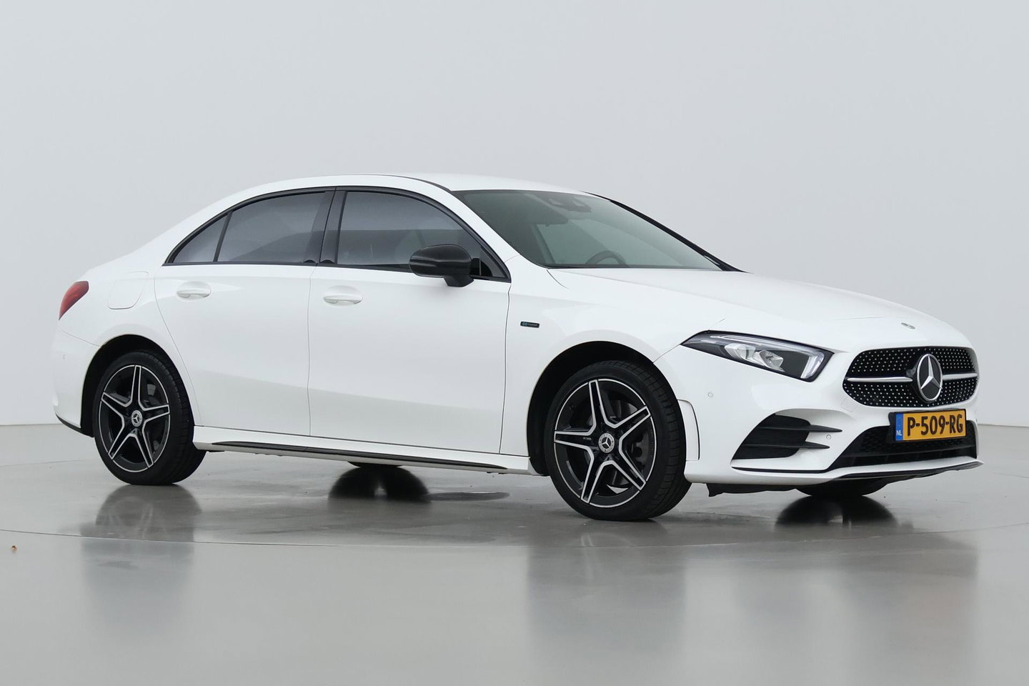 Mercedes-Benz A-Klasse 250 e Business Solution AMG Limited | Stoelverwarming | Camera | Getint Glas | 18 Inch