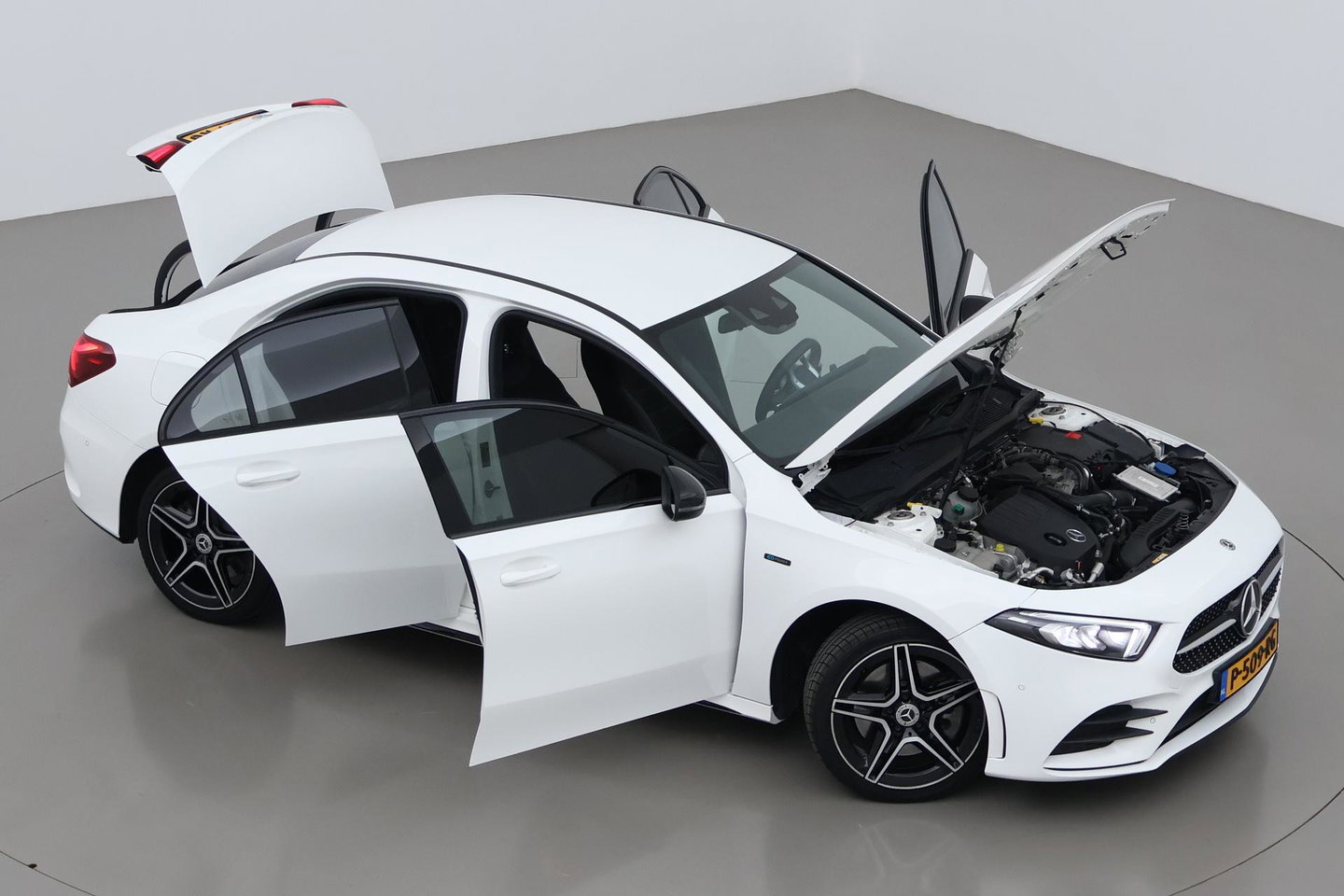 Mercedes-Benz A-Klasse 250 e Business Solution AMG Limited | Stoelverwarming | Camera | Getint Glas | 18 Inch