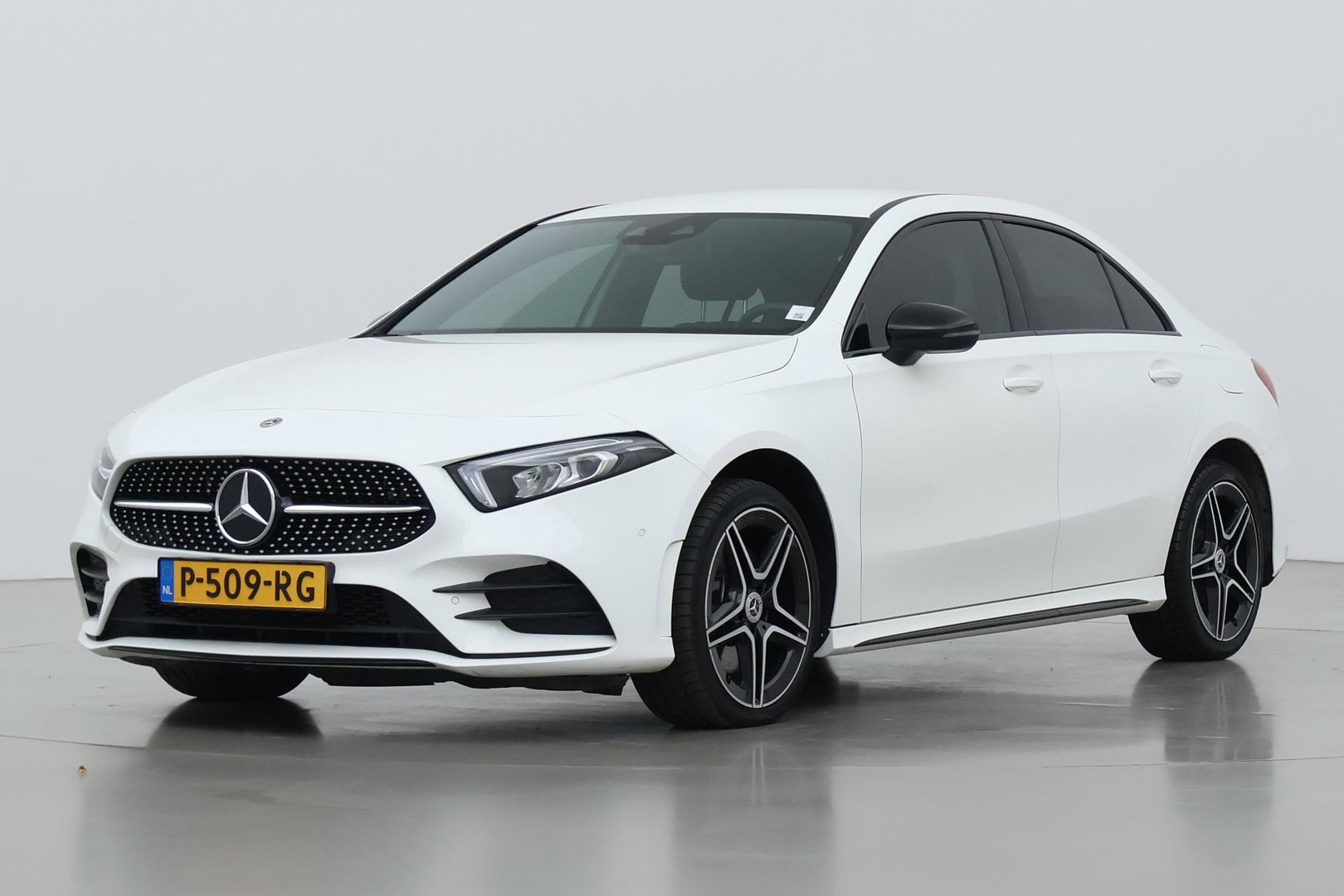 Mercedes-Benz A-Klasse 250 e Business Solution AMG Limited | Stoelverwarming | Camera | Getint Glas | 18 Inch
