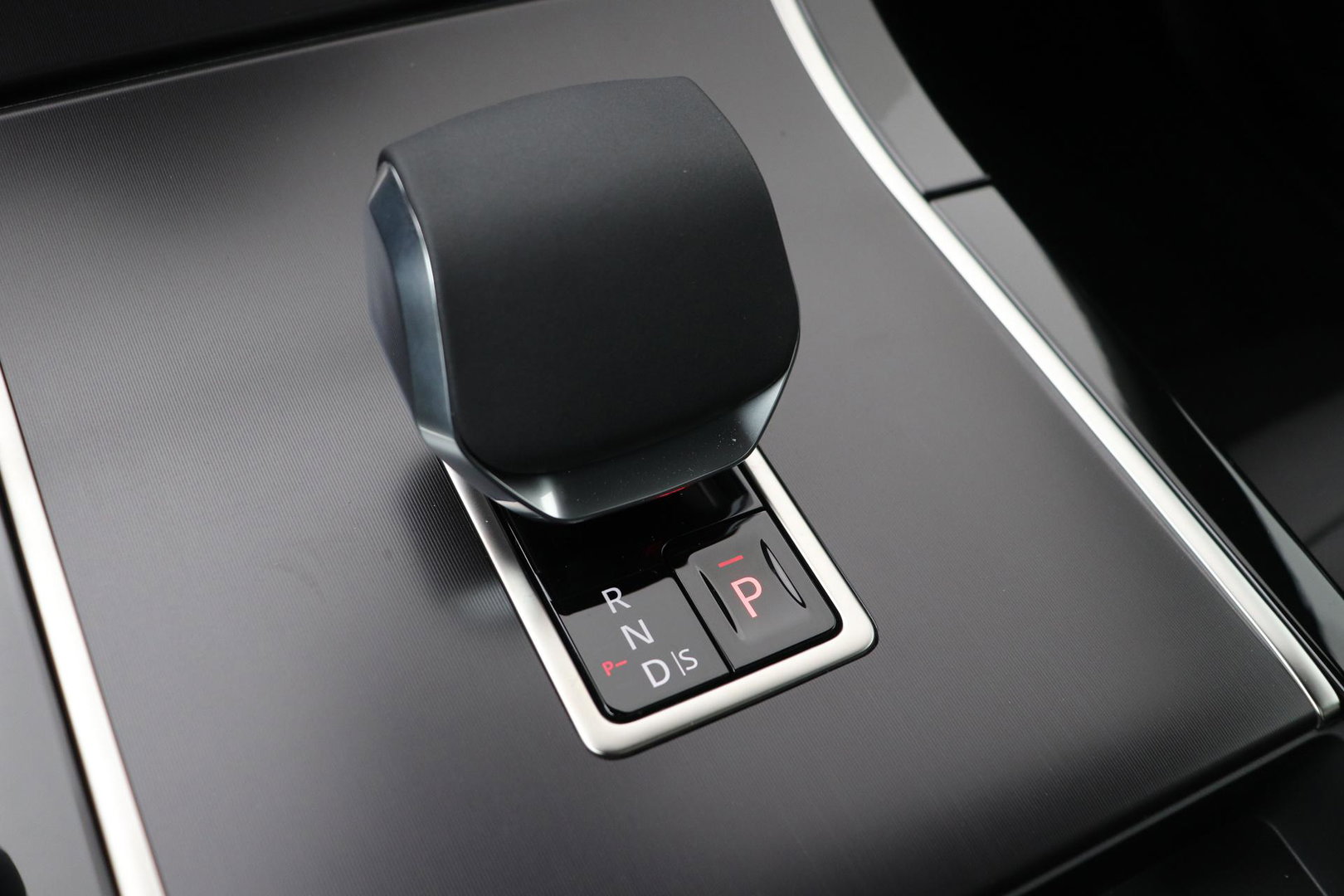 Land Rover Range Rover Evoque P270e PHEV Dynamic SE | Black Pack | Panoramadak | 360° Camera | ACC | 20 Inch