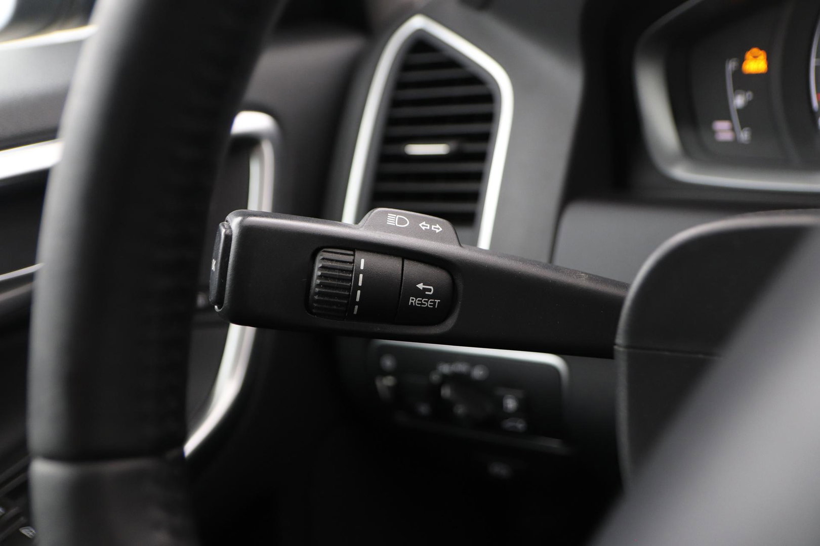 Volvo XC60 D3 FWD Polar+ | Automaat | Camera | Stoelverwarming | PDC V+A