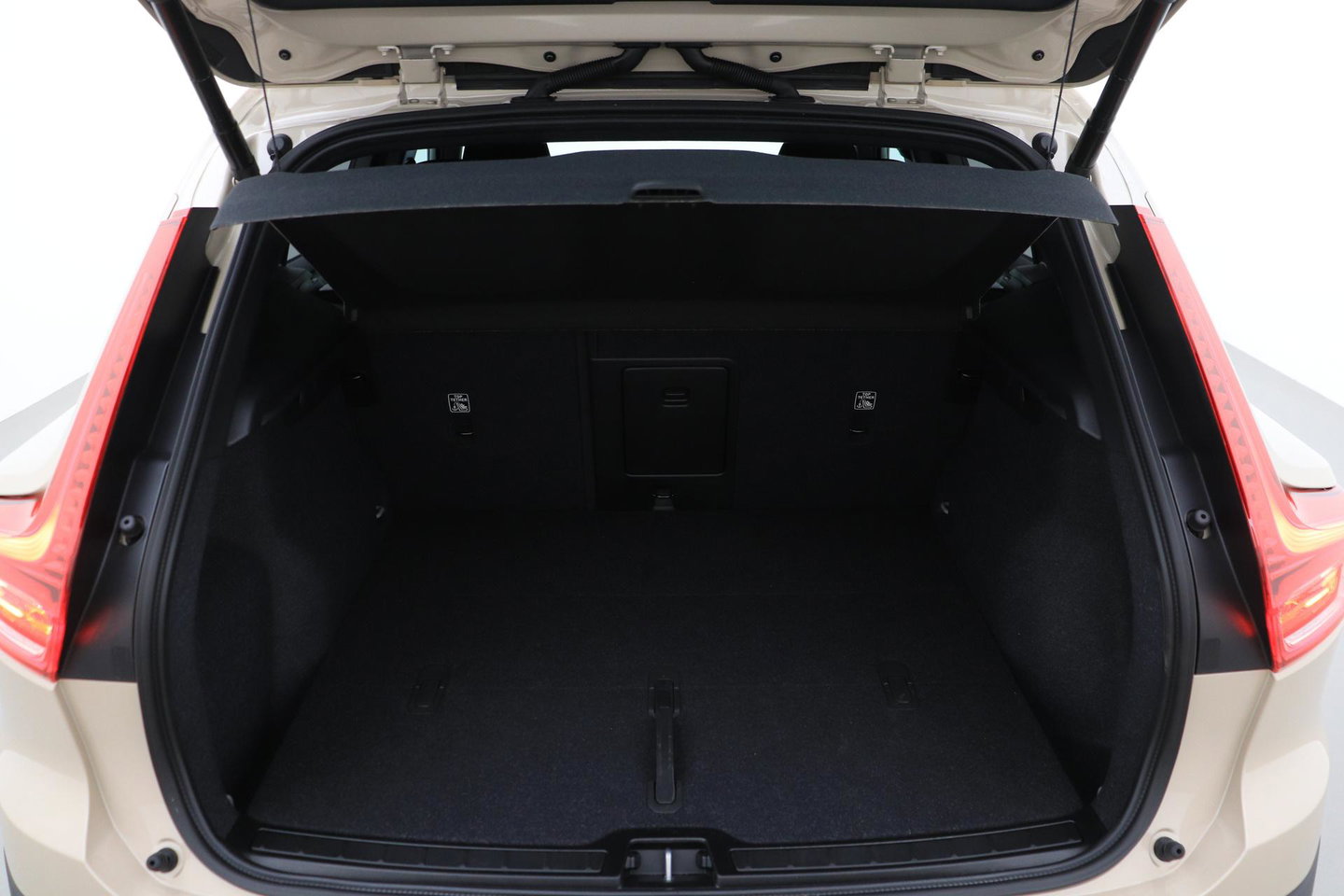 Volvo EX40 Single Motor Extended Range Plus 82 kWh | ACC | 360° Camera | Stoel+Stuurverwarming | Harman/Kardon | BLIS