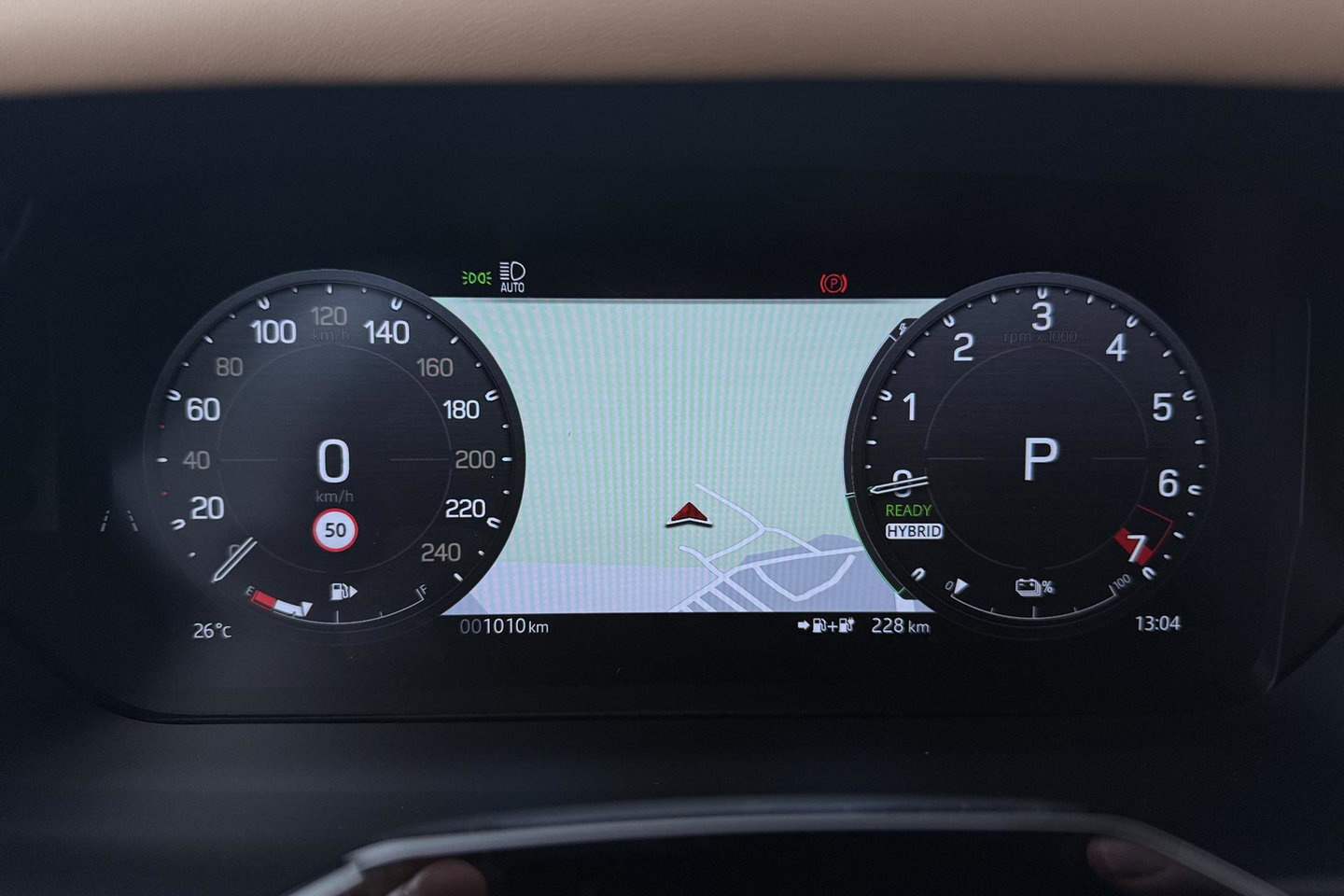 Land Rover Defender 2.0 P300e 110 X | FACELIFT | ClearSight | Meridian Surround | Trekhaak | Luchtvering | Koelbox | Panoramadak | 22 Inch