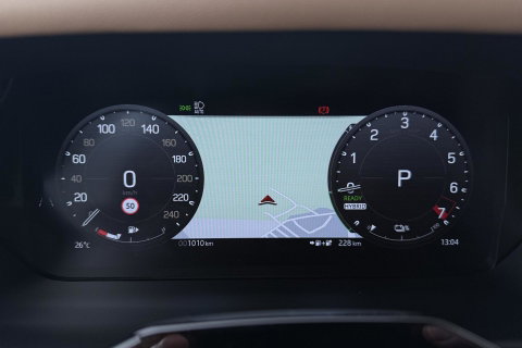 Land Rover Defender 2.0 P300e 110 X | FACELIFT | ClearSight | Meridian Surround | Trekhaak | Luchtvering | Koelbox | Panoramadak | 22 Inch