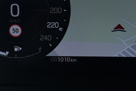 Land Rover Defender 2.0 P300e 110 X | FACELIFT | ClearSight | Meridian Surround | Trekhaak | Luchtvering | Koelbox | Panoramadak | 22 Inch