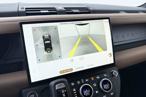 Land Rover Defender 2.0 P300e 110 X | FACELIFT | ClearSight | Meridian Surround | Trekhaak | Luchtvering | Koelbox | Panoramadak | 22 Inch