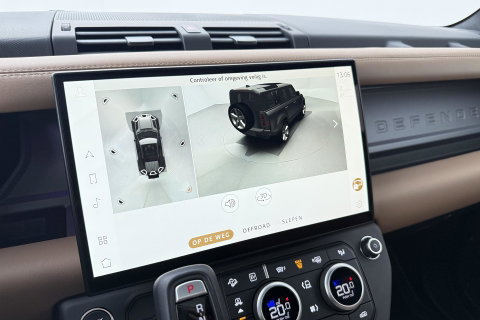 Land Rover Defender 2.0 P300e 110 X | FACELIFT | ClearSight | Meridian Surround | Trekhaak | Luchtvering | Koelbox | Panoramadak | 22 Inch