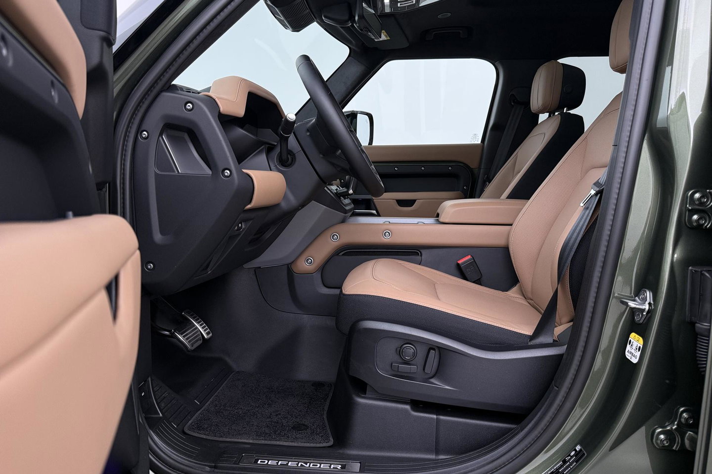 Land Rover Defender 2.0 P300e 110 X | FACELIFT | ClearSight | Meridian Surround | Trekhaak | Luchtvering | Koelbox | Panoramadak | 22 Inch