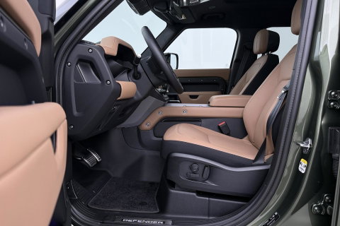 Land Rover Defender 2.0 P300e 110 X | FACELIFT | ClearSight | Meridian Surround | Trekhaak | Luchtvering | Koelbox | Panoramadak | 22 Inch