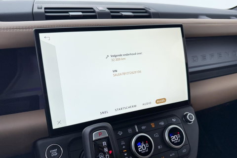 Land Rover Defender 2.0 P300e 110 X | FACELIFT | ClearSight | Meridian Surround | Trekhaak | Luchtvering | Koelbox | Panoramadak | 22 Inch