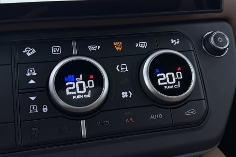 Land Rover Defender 2.0 P300e 110 X | FACELIFT | ClearSight | Meridian Surround | Trekhaak | Luchtvering | Koelbox | Panoramadak | 22 Inch