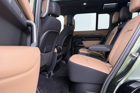 Land Rover Defender 2.0 P300e 110 X | FACELIFT | ClearSight | Meridian Surround | Trekhaak | Luchtvering | Koelbox | Panoramadak | 22 Inch