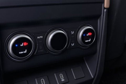 Land Rover Defender 2.0 P300e 110 X | FACELIFT | ClearSight | Meridian Surround | Trekhaak | Luchtvering | Koelbox | Panoramadak | 22 Inch