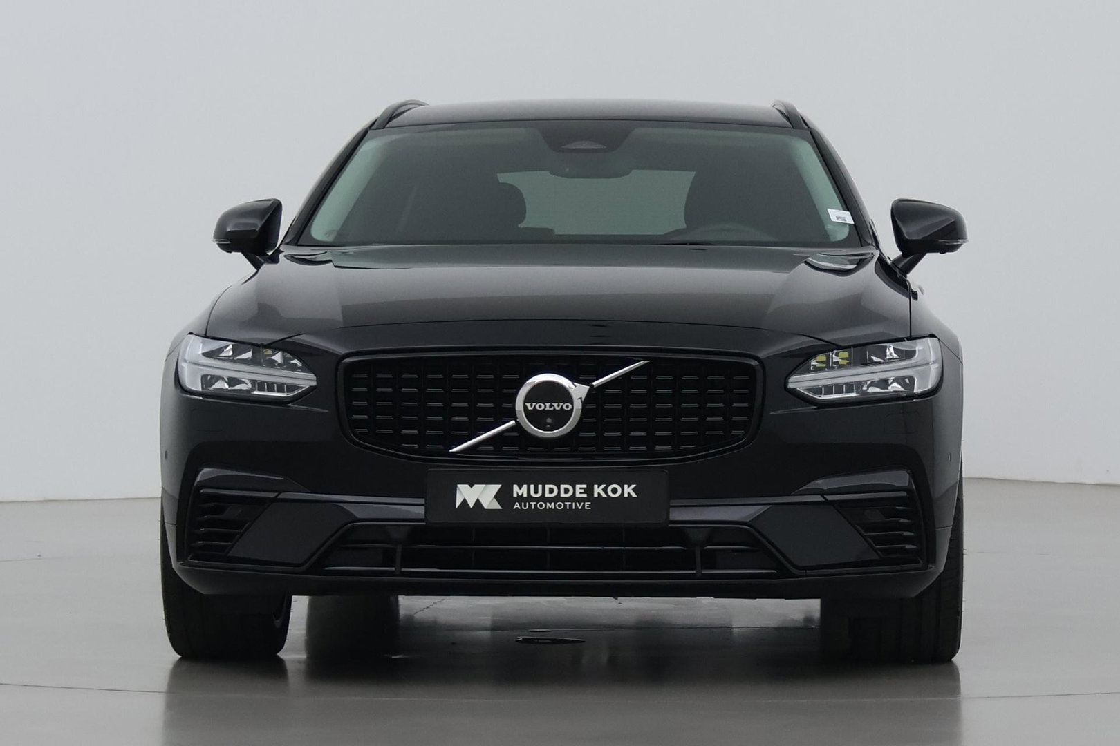 Volvo V90 T8 Plug-in hybrid Plus Dark | ACC | 360° Camera | Harman/Kardon | Keyless | Stoel+Stuurverwarming | Verwarmde Voorruit | Getint Glas