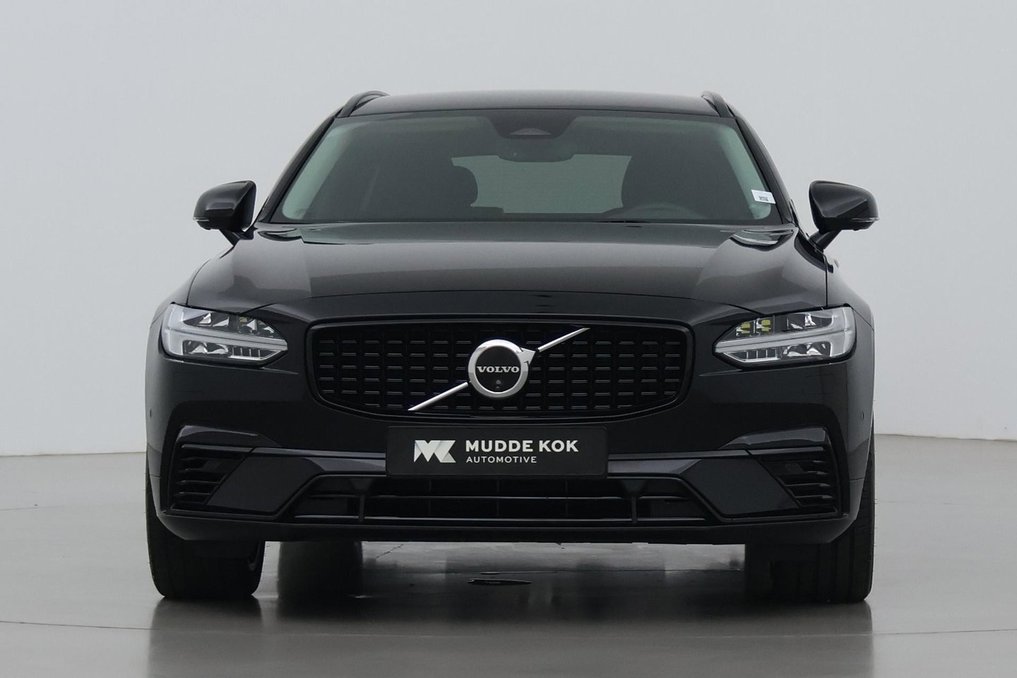 Volvo V90 T8 Plug-in hybrid Plus Dark | ACC | 360° Camera | Harman/Kardon | Keyless | Stoel+Stuurverwarming | Verwarmde Voorruit | Getint Glas