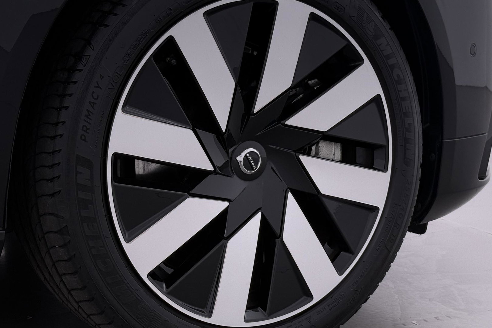 Volvo V90 T8 Plug-in hybrid Plus Dark | ACC | 360° Camera | Harman/Kardon | Keyless | Stoel+Stuurverwarming | Verwarmde Voorruit | Getint Glas