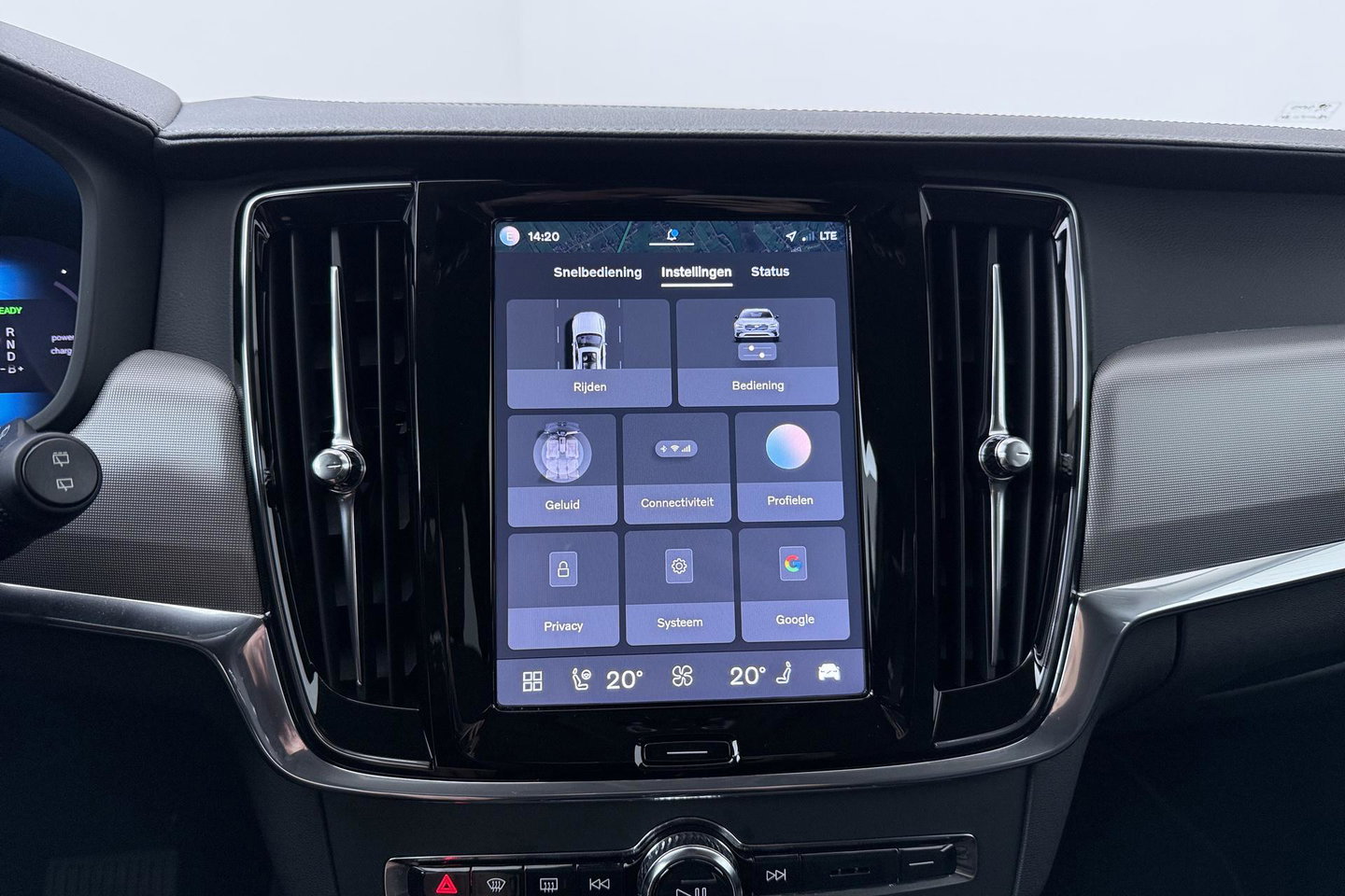 Volvo V90 T8 Plug-in hybrid Plus Dark | ACC | 360° Camera | Harman/Kardon | Keyless | Stoel+Stuurverwarming | Verwarmde Voorruit | Getint Glas