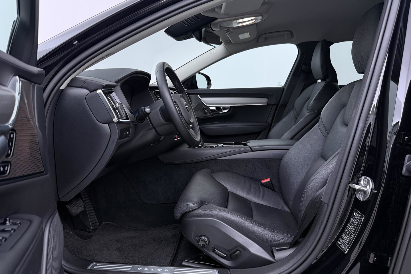 Volvo V90 T8 Plug-in hybrid Plus Dark | ACC | 360° Camera | Harman/Kardon | Keyless | Stoel+Stuurverwarming | Verwarmde Voorruit | Getint Glas
