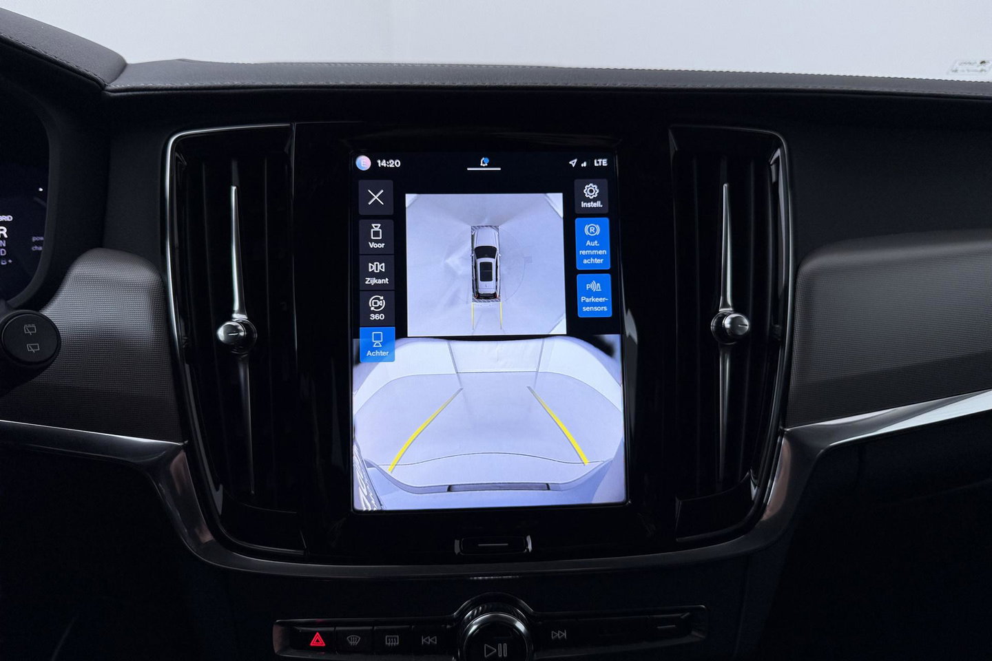 Volvo V90 T8 Plug-in hybrid Plus Dark | ACC | 360° Camera | Harman/Kardon | Keyless | Stoel+Stuurverwarming | Verwarmde Voorruit | Getint Glas