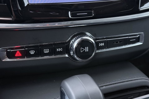 Volvo V90 T8 Plug-in hybrid Plus Dark | ACC | 360° Camera | Harman/Kardon | Keyless | Stoel+Stuurverwarming | Verwarmde Voorruit | Getint Glas