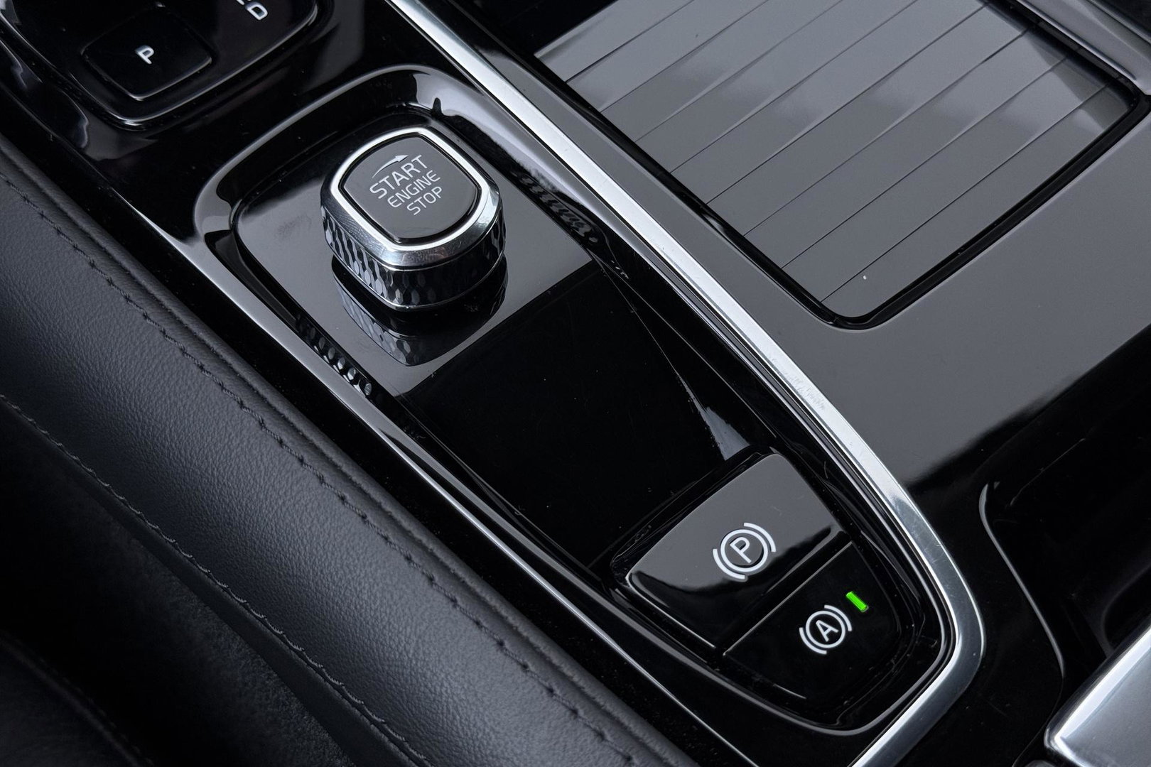 Volvo V90 T8 Plug-in hybrid Plus Dark | ACC | 360° Camera | Harman/Kardon | Keyless | Stoel+Stuurverwarming | Verwarmde Voorruit | Getint Glas