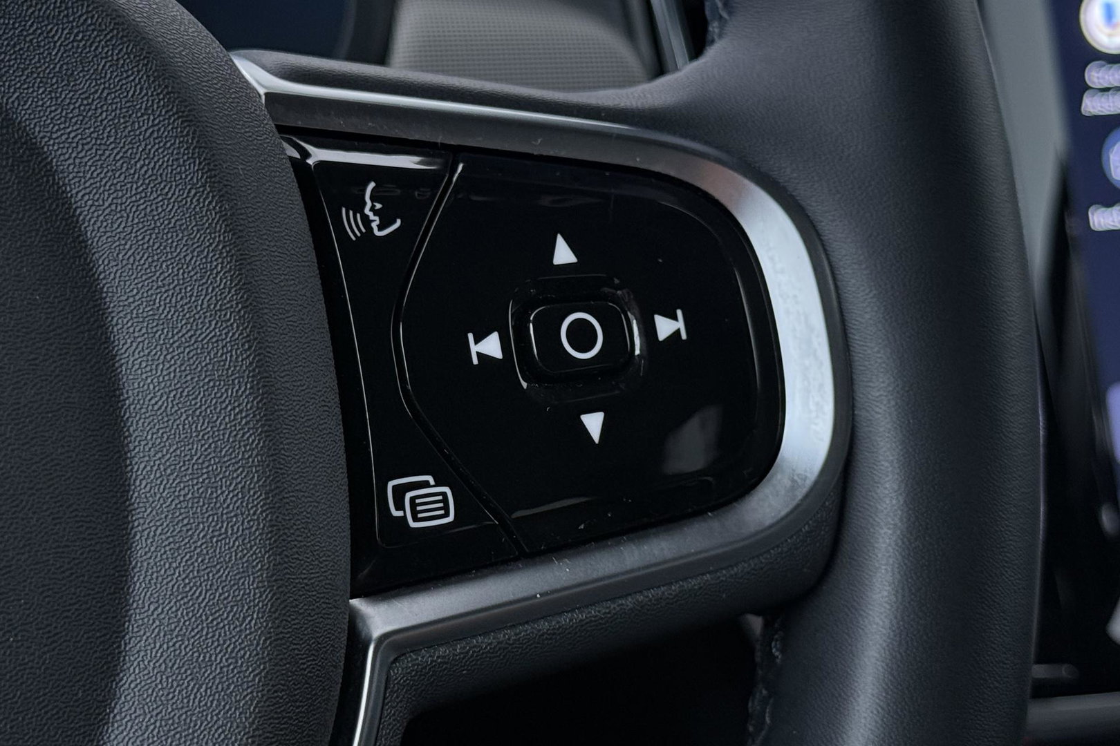 Volvo V90 T8 Plug-in hybrid Plus Dark | ACC | 360° Camera | Harman/Kardon | Keyless | Stoel+Stuurverwarming | Verwarmde Voorruit | Getint Glas