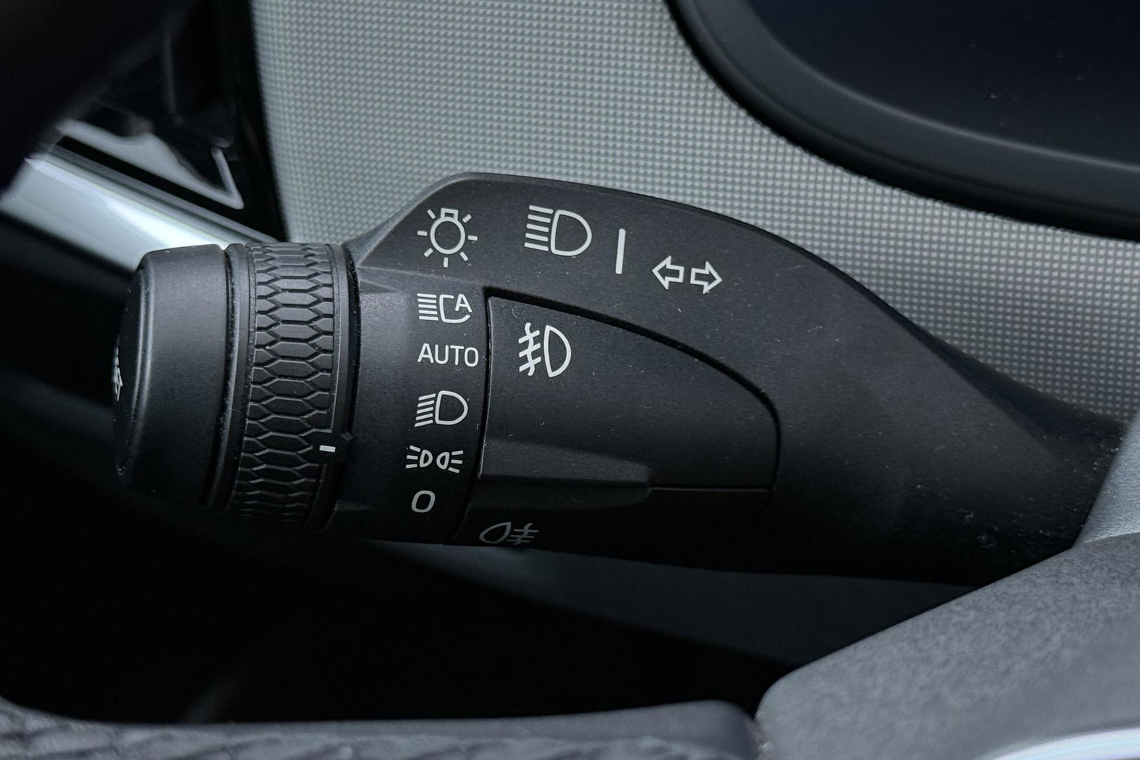 Volvo V90 T8 Plug-in hybrid Plus Dark | ACC | 360° Camera | Harman/Kardon | Keyless | Stoel+Stuurverwarming | Verwarmde Voorruit | Getint Glas