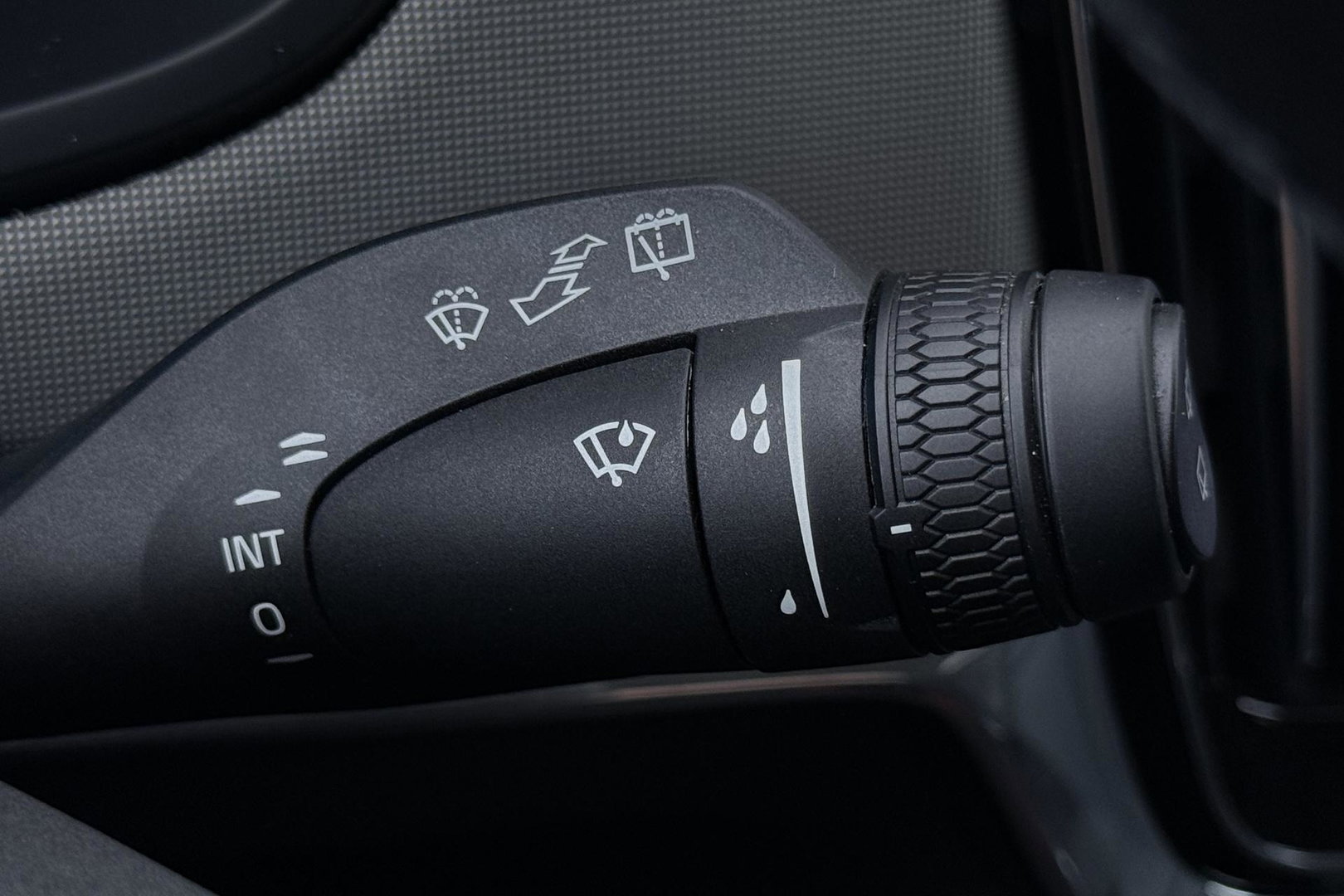 Volvo V90 T8 Plug-in hybrid Plus Dark | ACC | 360° Camera | Harman/Kardon | Keyless | Stoel+Stuurverwarming | Verwarmde Voorruit | Getint Glas