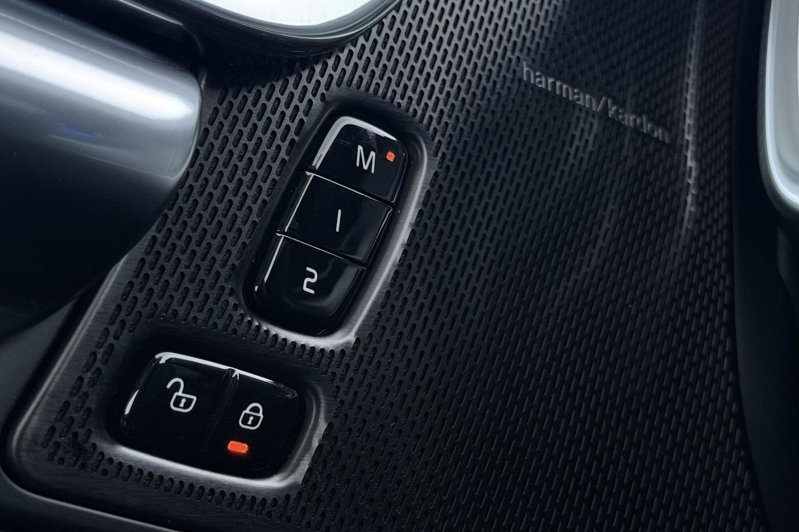 Volvo V90 T8 Plug-in hybrid Plus Dark | ACC | 360° Camera | Harman/Kardon | Keyless | Stoel+Stuurverwarming | Verwarmde Voorruit | Getint Glas