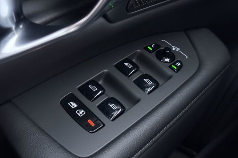 Volvo V90 T8 Plug-in hybrid Plus Dark | ACC | 360° Camera | Harman/Kardon | Keyless | Stoel+Stuurverwarming | Verwarmde Voorruit | Getint Glas