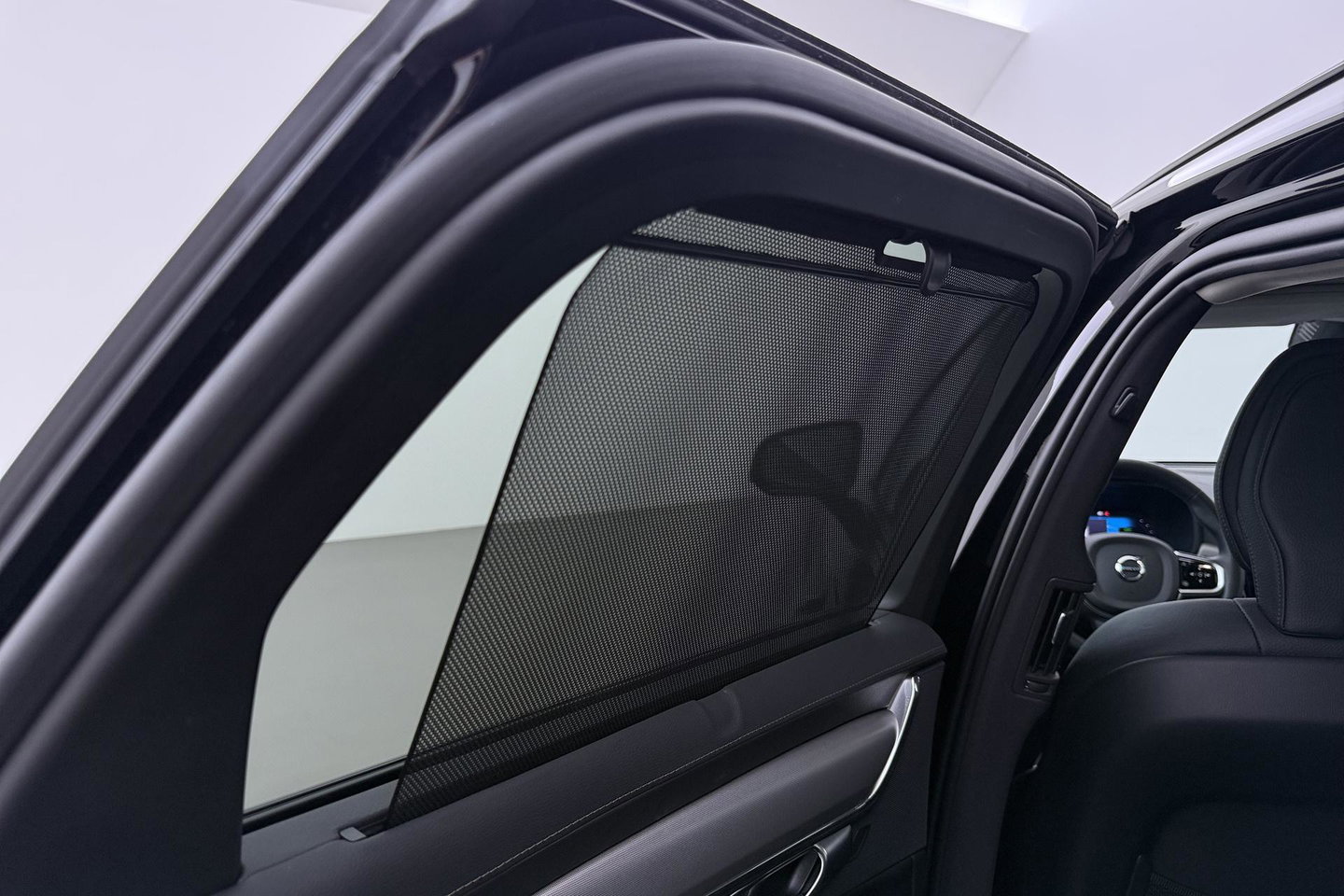 Volvo V90 T8 Plug-in hybrid Plus Dark | ACC | 360° Camera | Harman/Kardon | Keyless | Stoel+Stuurverwarming | Verwarmde Voorruit | Getint Glas