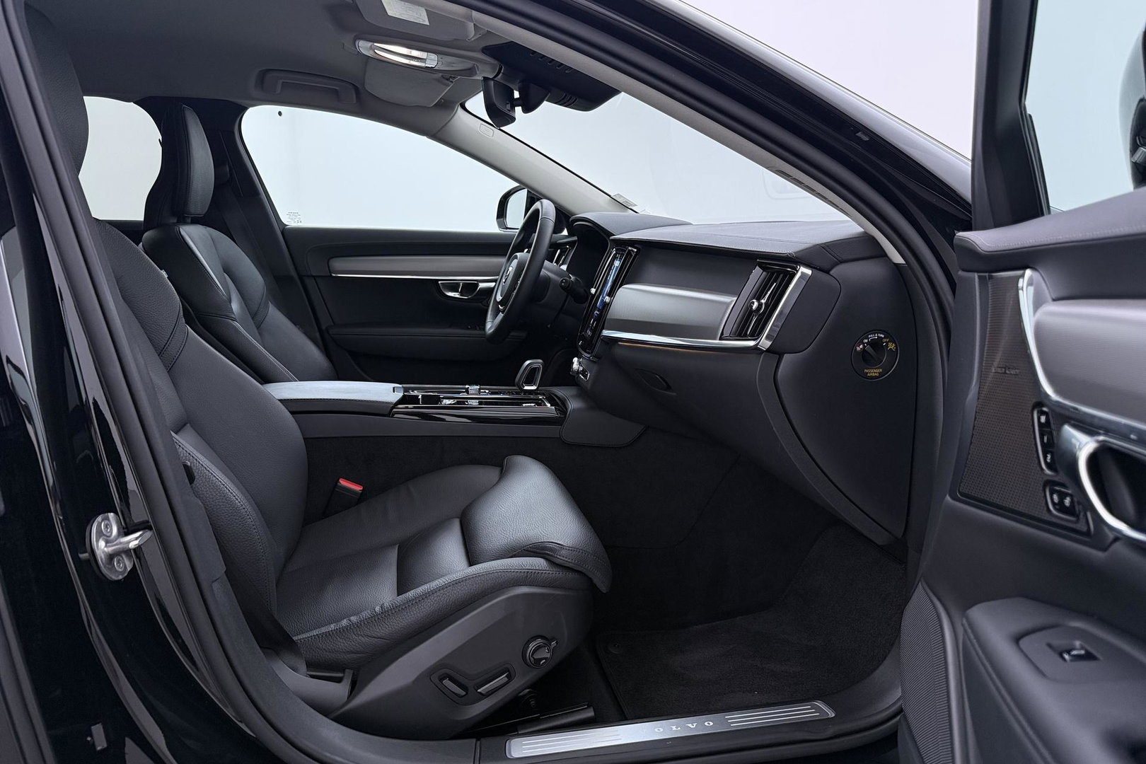 Volvo V90 T8 Plug-in hybrid Plus Dark | ACC | 360° Camera | Harman/Kardon | Keyless | Stoel+Stuurverwarming | Verwarmde Voorruit | Getint Glas