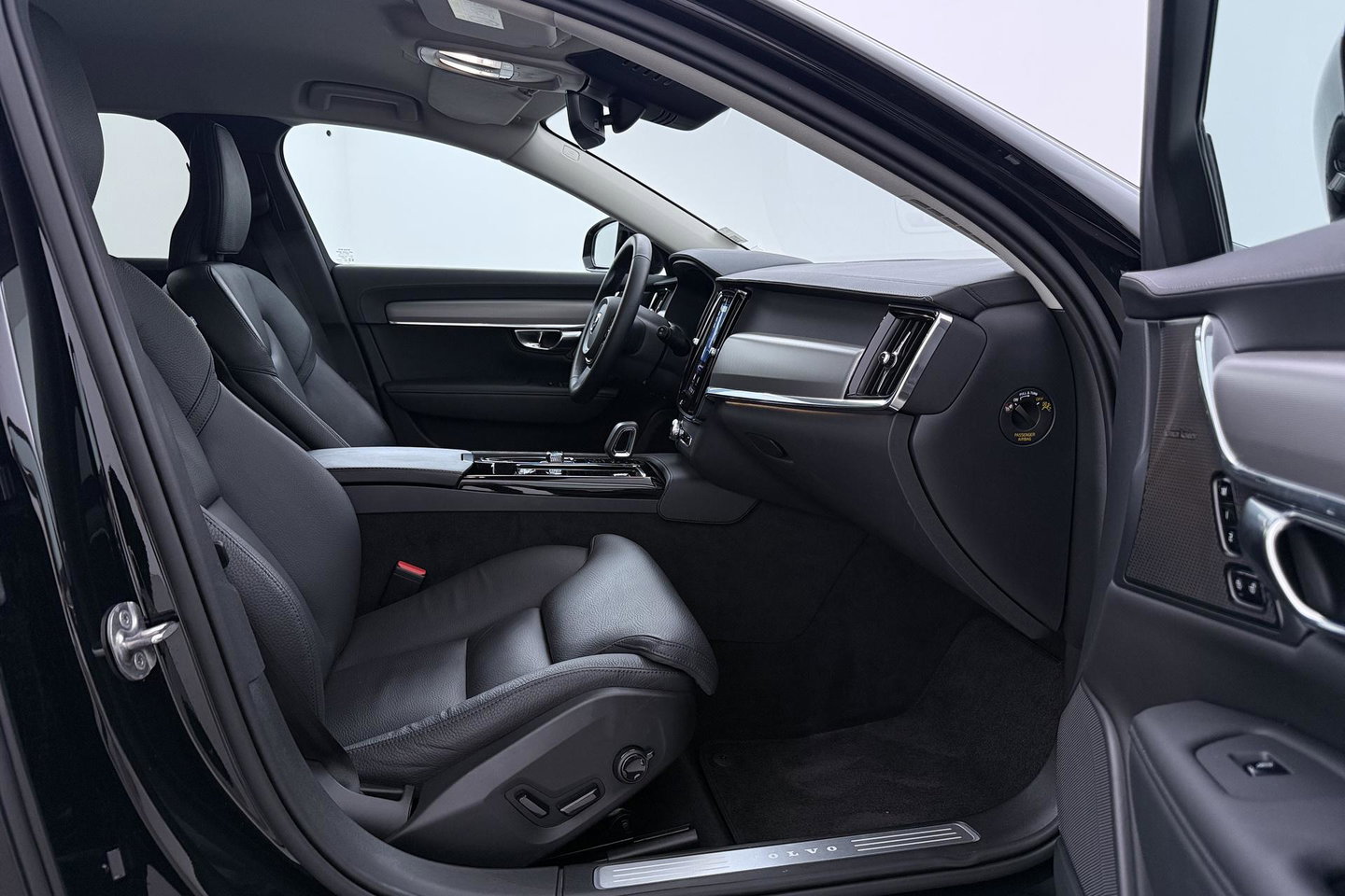 Volvo V90 T8 Plug-in hybrid Plus Dark | ACC | 360° Camera | Harman/Kardon | Keyless | Stoel+Stuurverwarming | Verwarmde Voorruit | Getint Glas